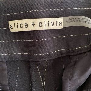 Alice + Olivia Navy pinstripe trouser - size 6